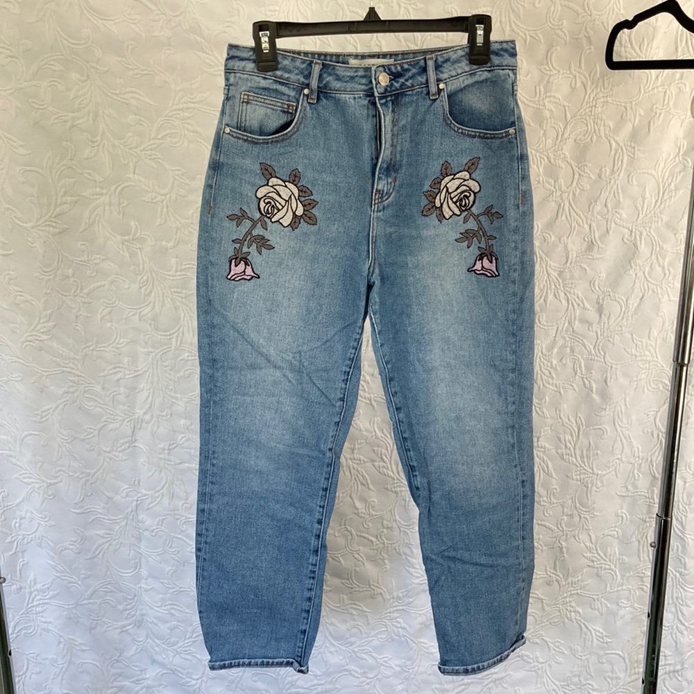 Mom Jeans - Rose Embroidery